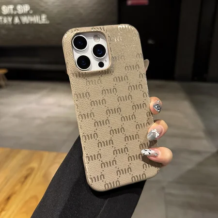 ミュウミュウ iPhone17 Pro スリムケース レザー調