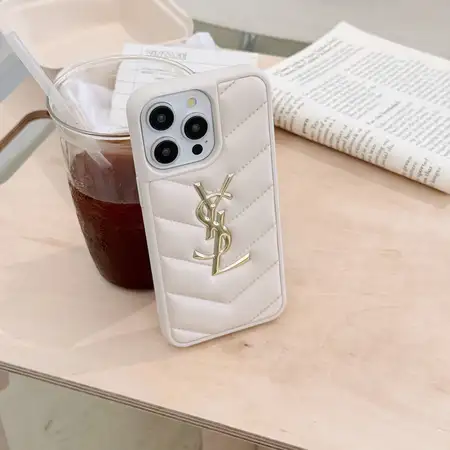 イヴサンローラン iPhone17promax ケース キルティングレザー