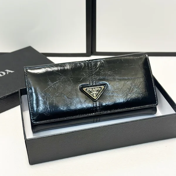 プラダ レザー 長財布