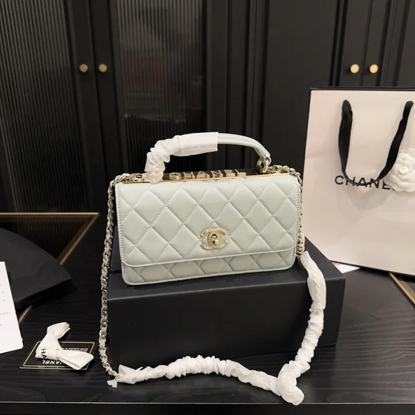 CHANEL ショルダーバッグ