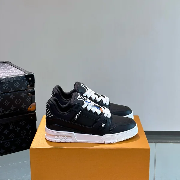 注目 ルイヴィトン スニーカー