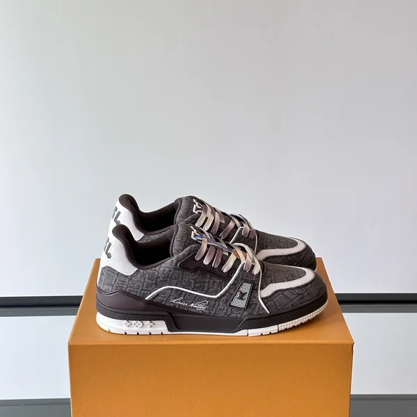 最安値挑戦 ルイヴィトン スニーカー