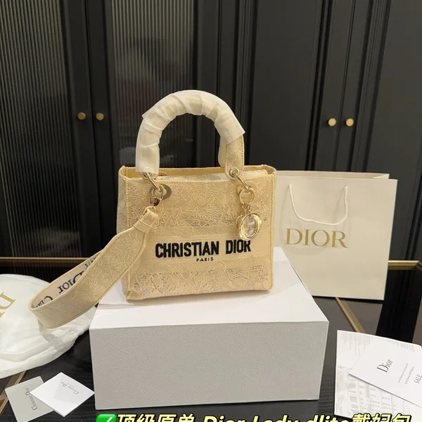 Dior Lady D-Lite 刺繍デザイン ハンドバッグ