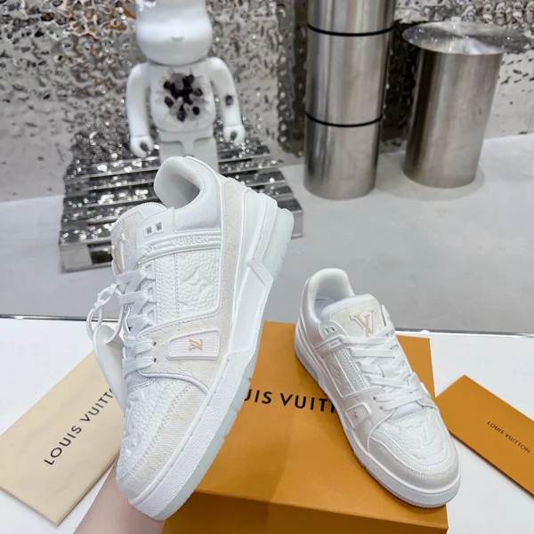 ヴィトン スニーカー n級品