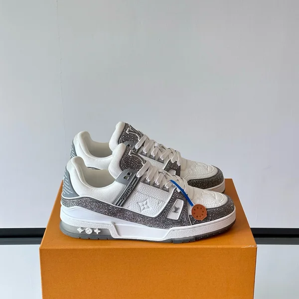 ルイヴィトン スニーカー クリスタル エンボスレザー