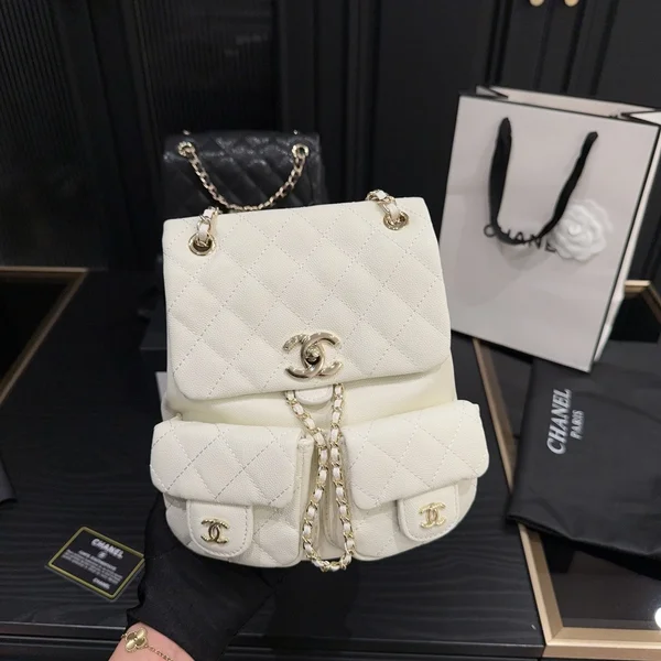 シャネル バックパック ホワイト