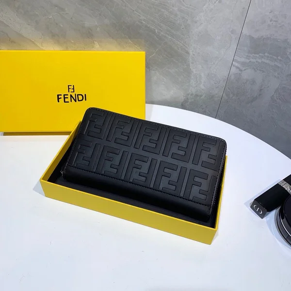 FENDI ズッカ ラウンドジップ 長財布