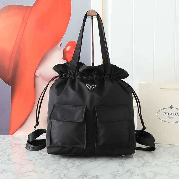 プラダ カーフレザー ドローストリング バックパック