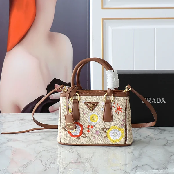 プラダ 編み バッグ