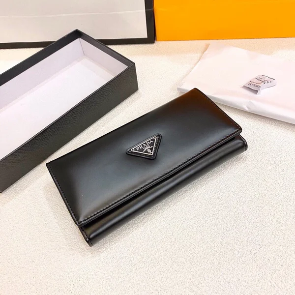 プラダ ナイロン 財布 レディース