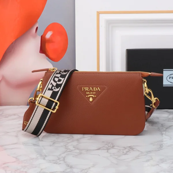 プラダ ショルダーバッグ