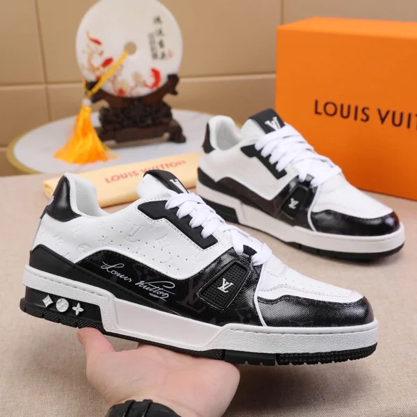 ルイヴィトン トレイナーモノグラム スニーカー
