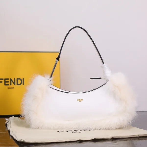 フェンディ バッグ ホワイト