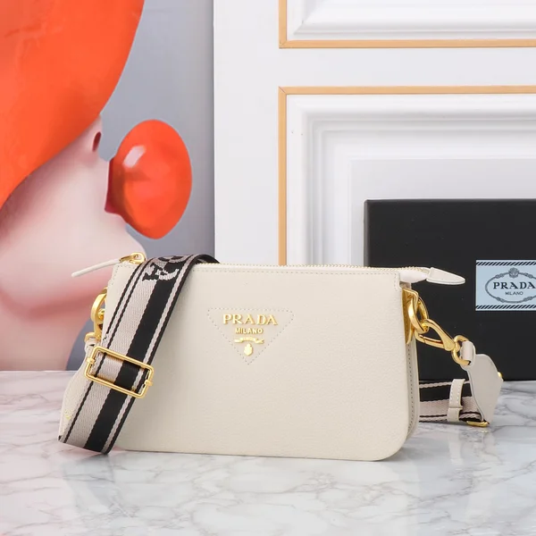 プラダ ショルダーバッグ レディース