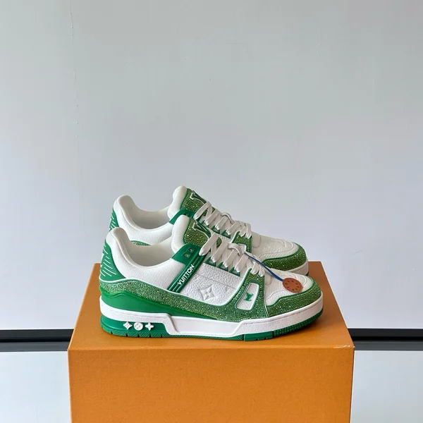 ヴィトン スニーカー 緑