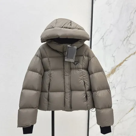 プラダ prada ダウン ジャケット 偽物N級品激安